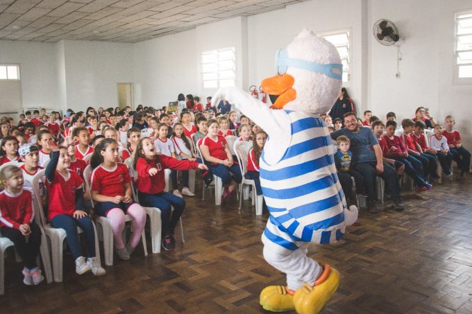 Acqua Lokos na escola