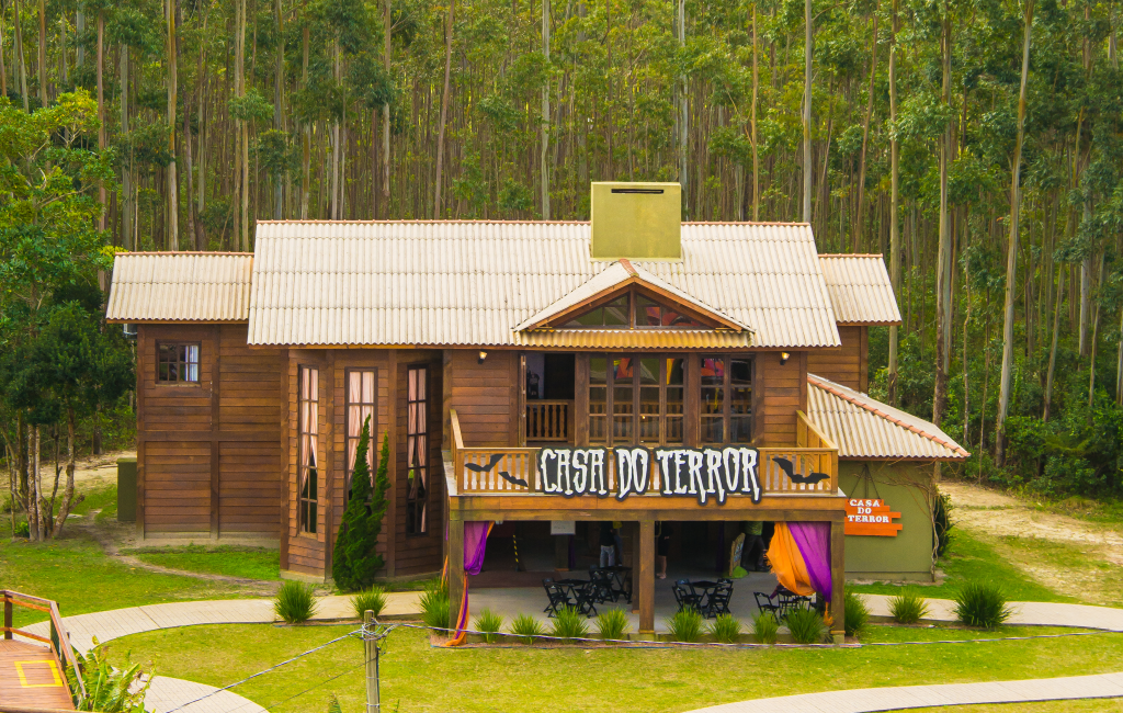 Visita a casa mal-assombrada. - Nosso Clubinho